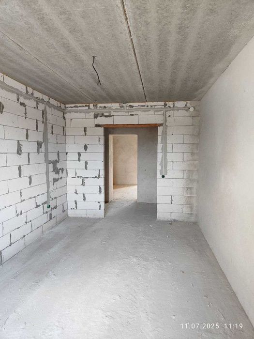 Продаж 3-х кімнатної квартири у зданому будинку