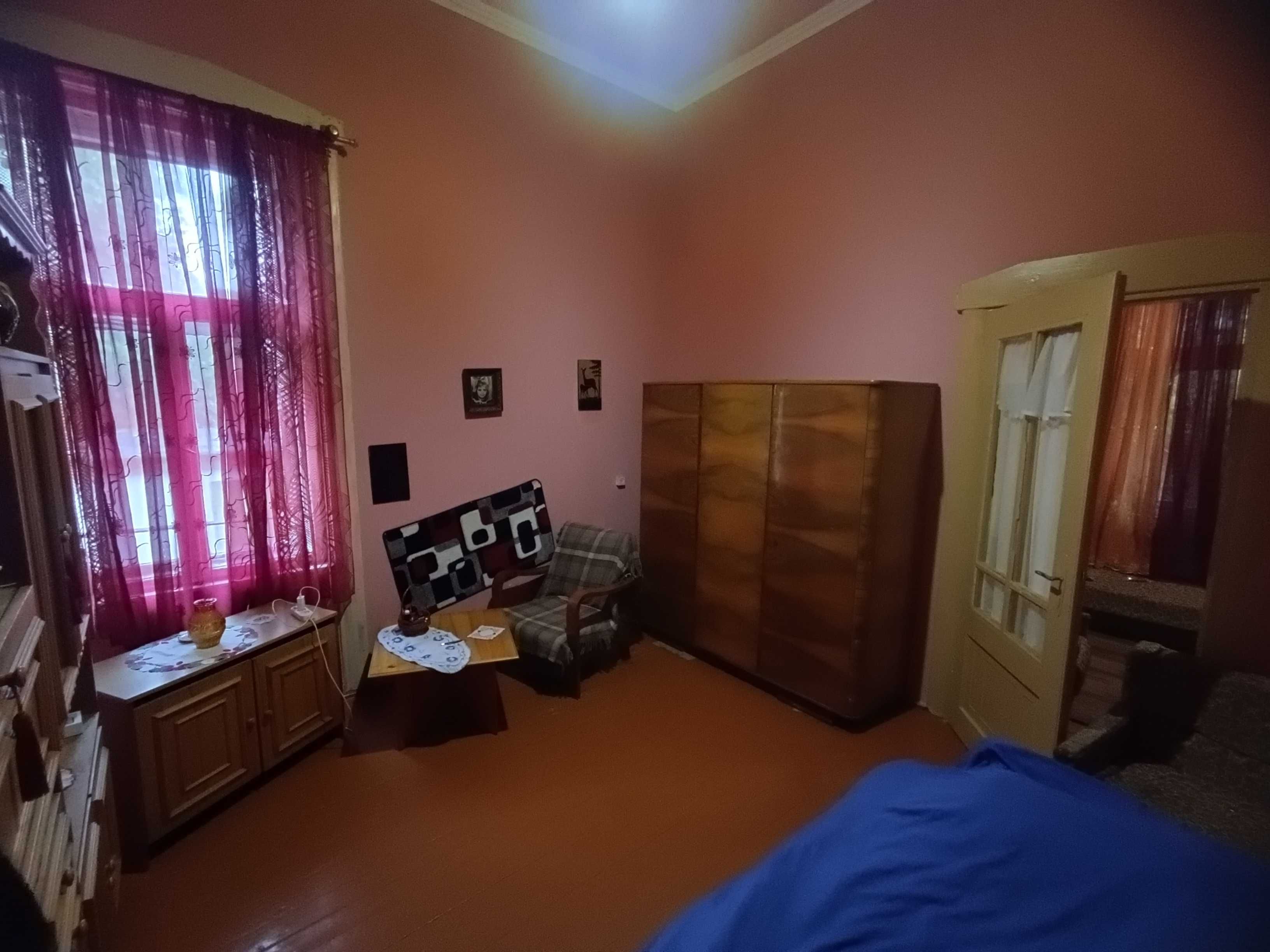 ПРОДАЖ великої (40 кв.м) 1 кімнатної КВАРТИРИ у ЦЕНТРІ,є підвал, гараж