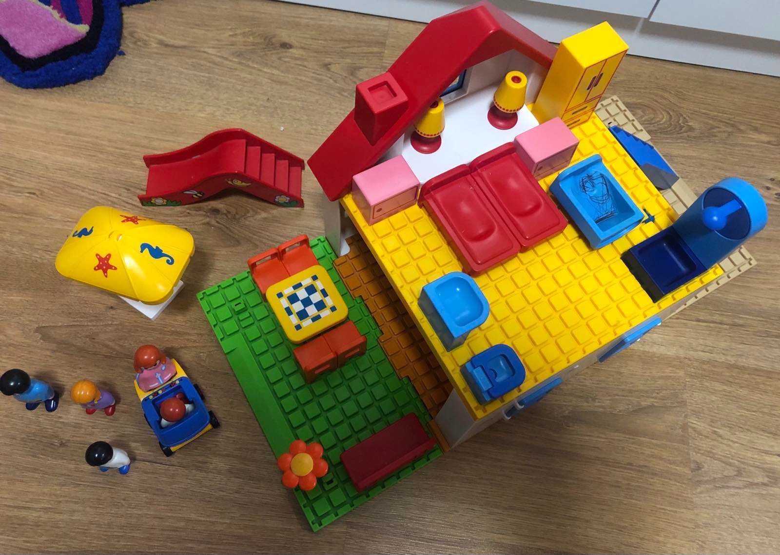 Игровой набор Playmobil 123 Семейный дом с горкой