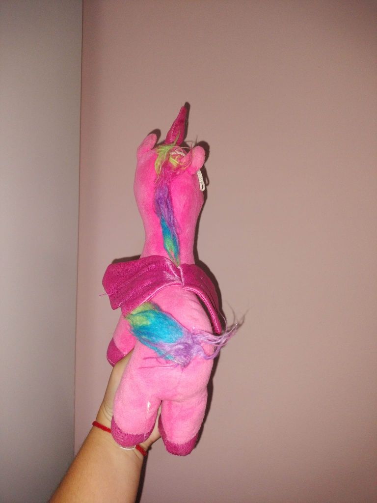Unicórnio de peluche