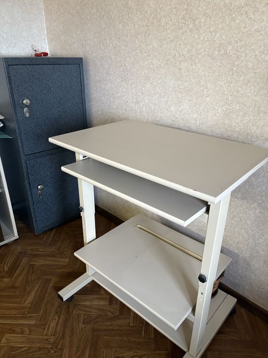 Меблі офісні із ДСП вживані