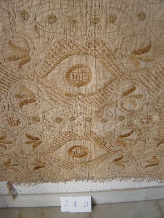 Colcha de Castelo Branco, beije / dourado, indo-portuguesa