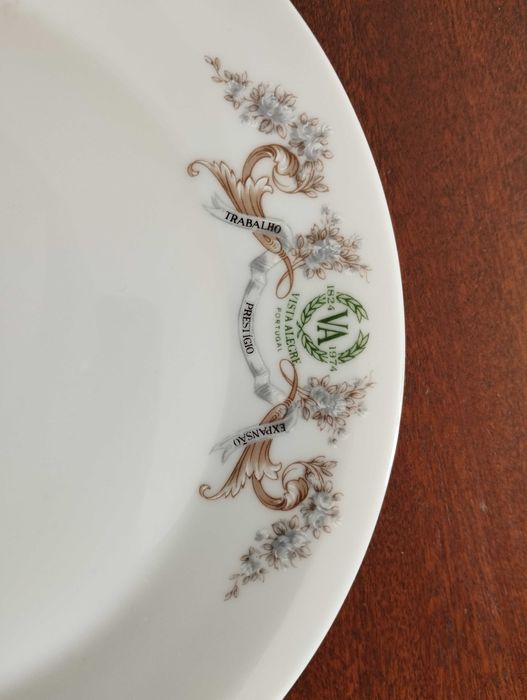 Conjunto de pratos  - comemoração 150 anos da Vista Alegre