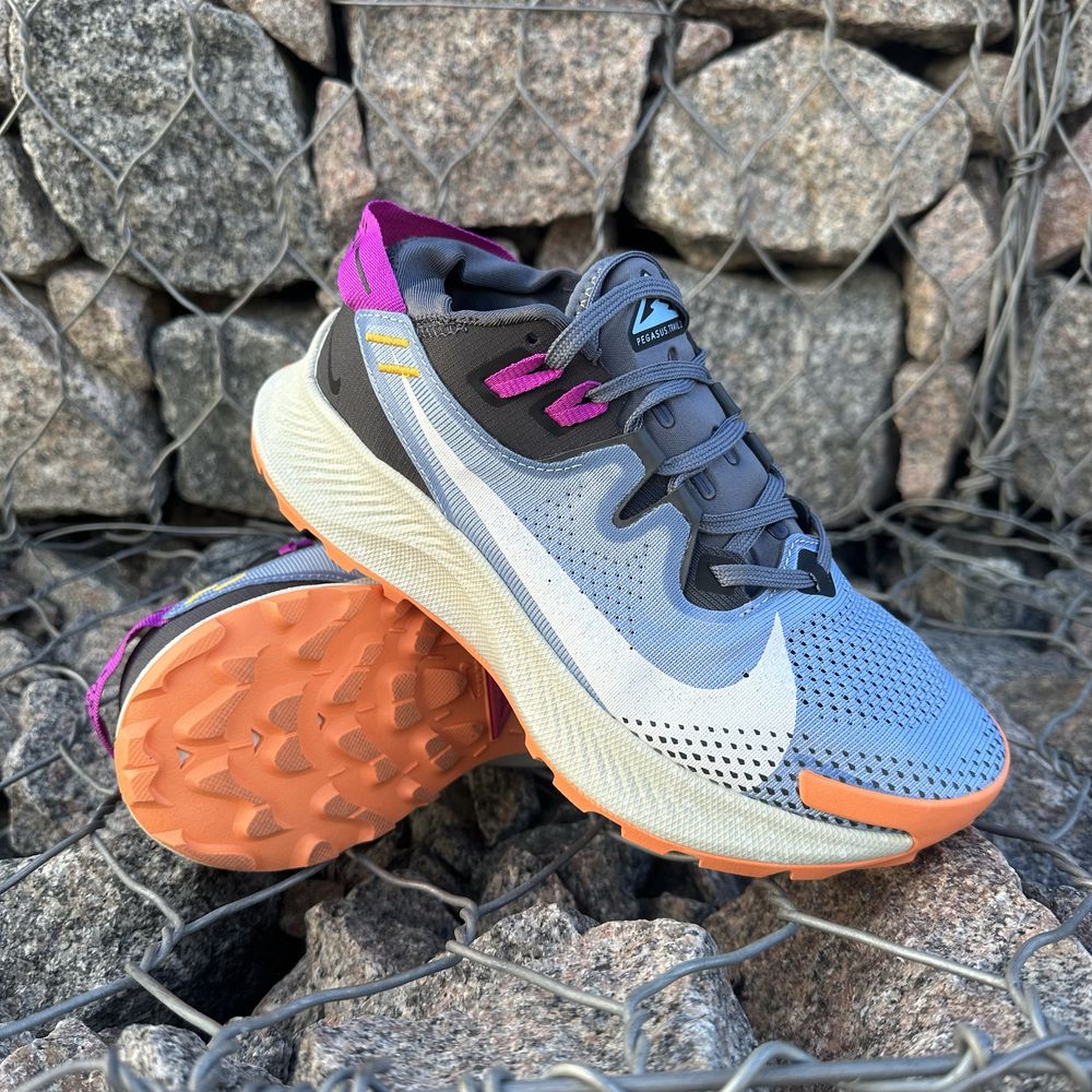 Жіночі кросівки nike W pegasus trail 2 grey