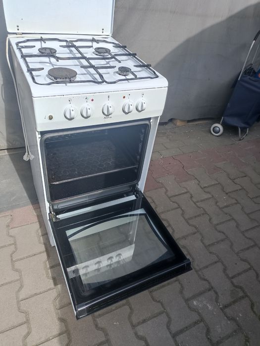 Kuchnia gazowo elektryczna  termoobiegiem.