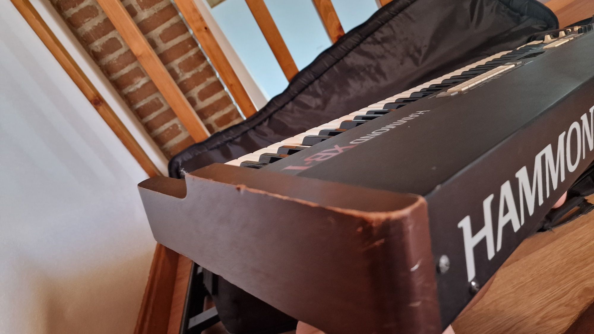 Orgão Hammond XB-1