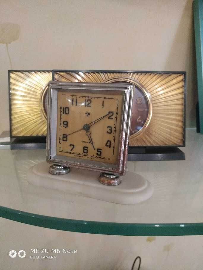 Часы настольные советские механические будильник 2 мчз.