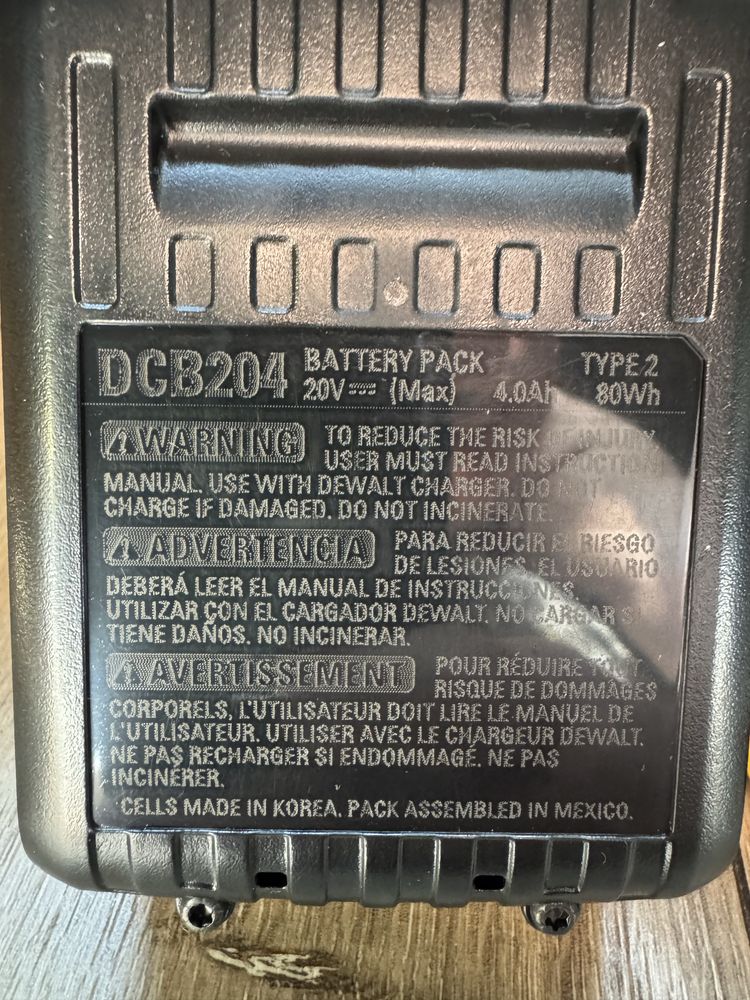 Аккумулятор  Dewalt dcb 204 4Ah (2024)
