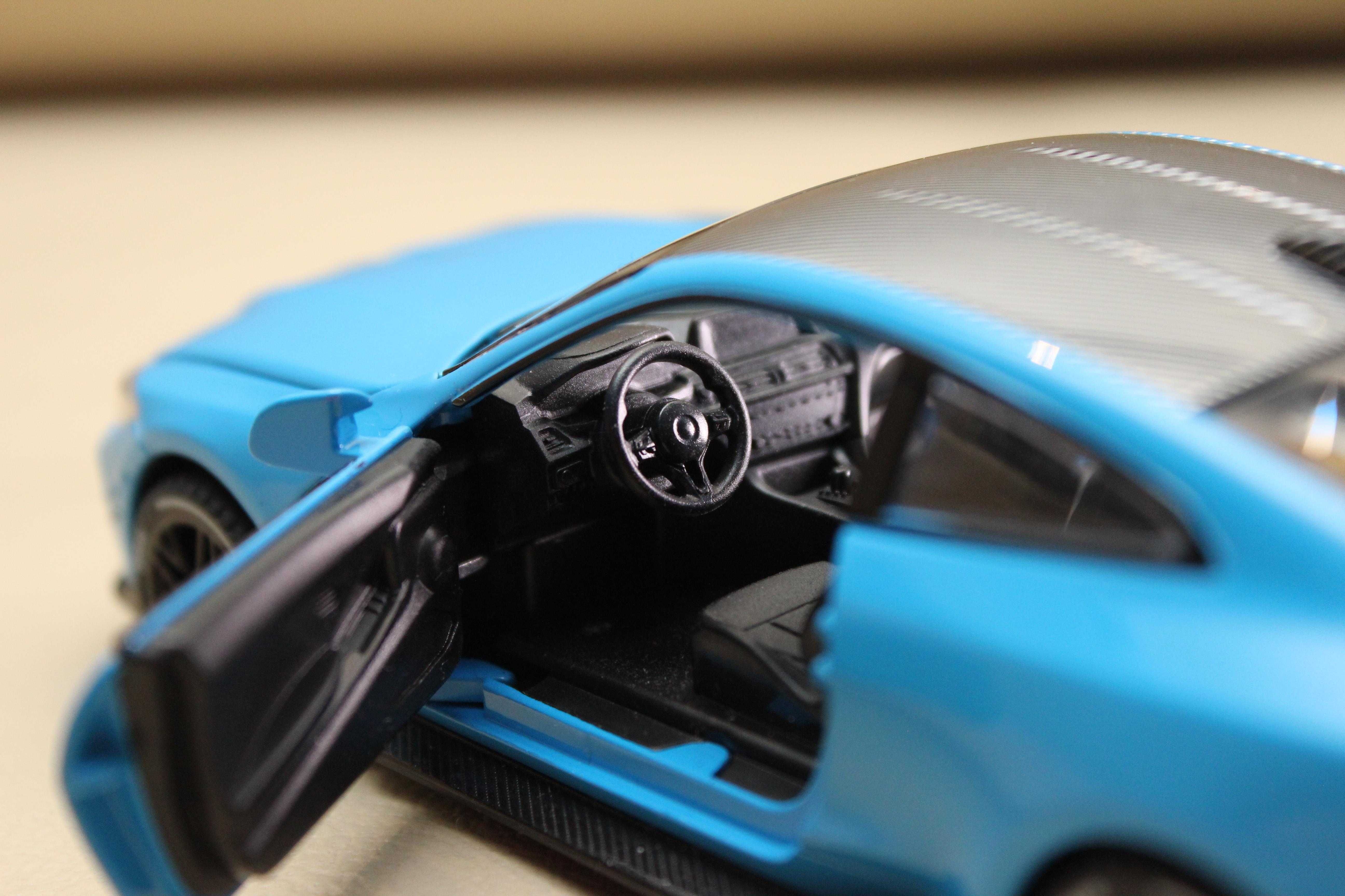 Model samochodu jak BMW M4 skala 1:32 światło dźwięk