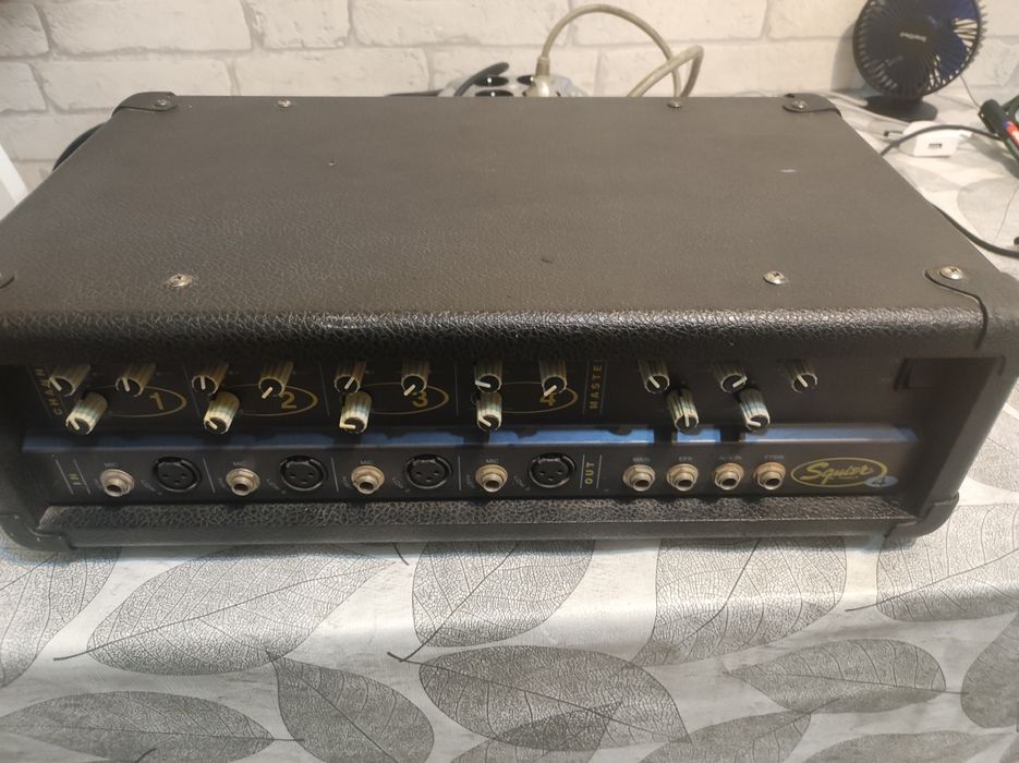 Sguizer by Fender 4 Parallel Speaker Jacks 70W