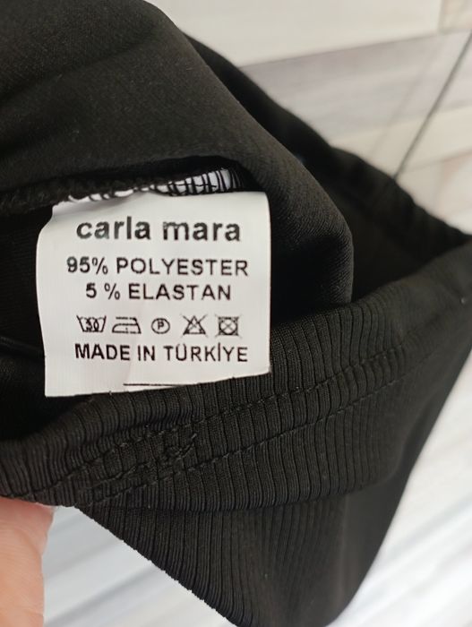 Top czarny prążkowany. Nowy w oryginalnym opakowaniu