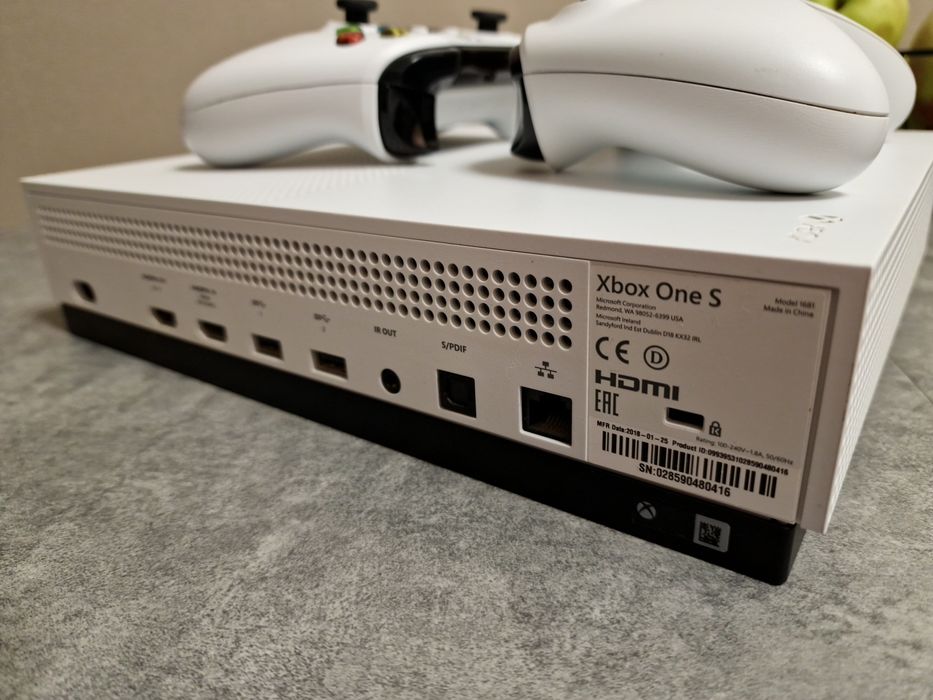 Приставка Xbox One S 1 tb