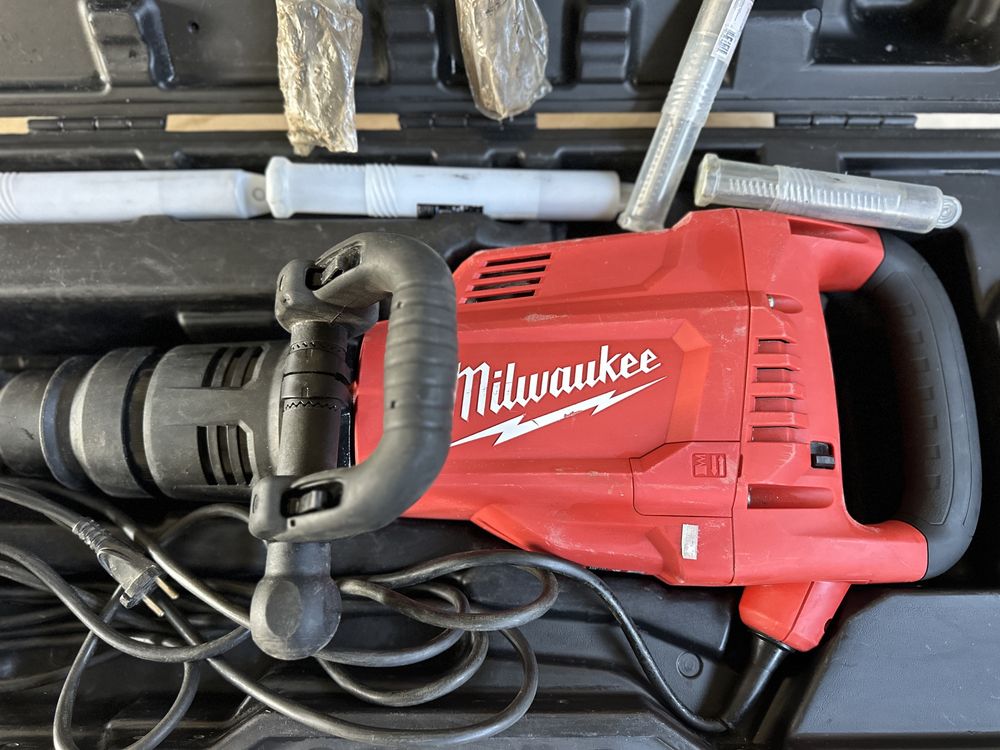 MILWAUKEE K1000S młot wyburzeniowy 10kg SDS - Max