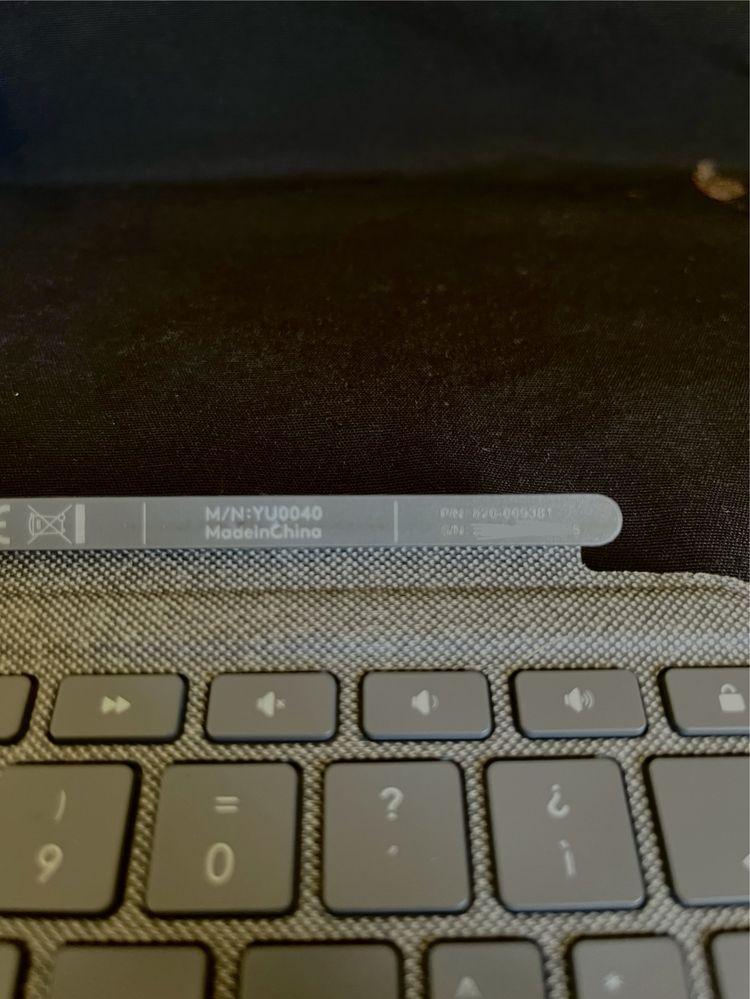 Logitech Combo Touch (teclado+case p/ iPad Air 3 / iPad Pro 10.5)