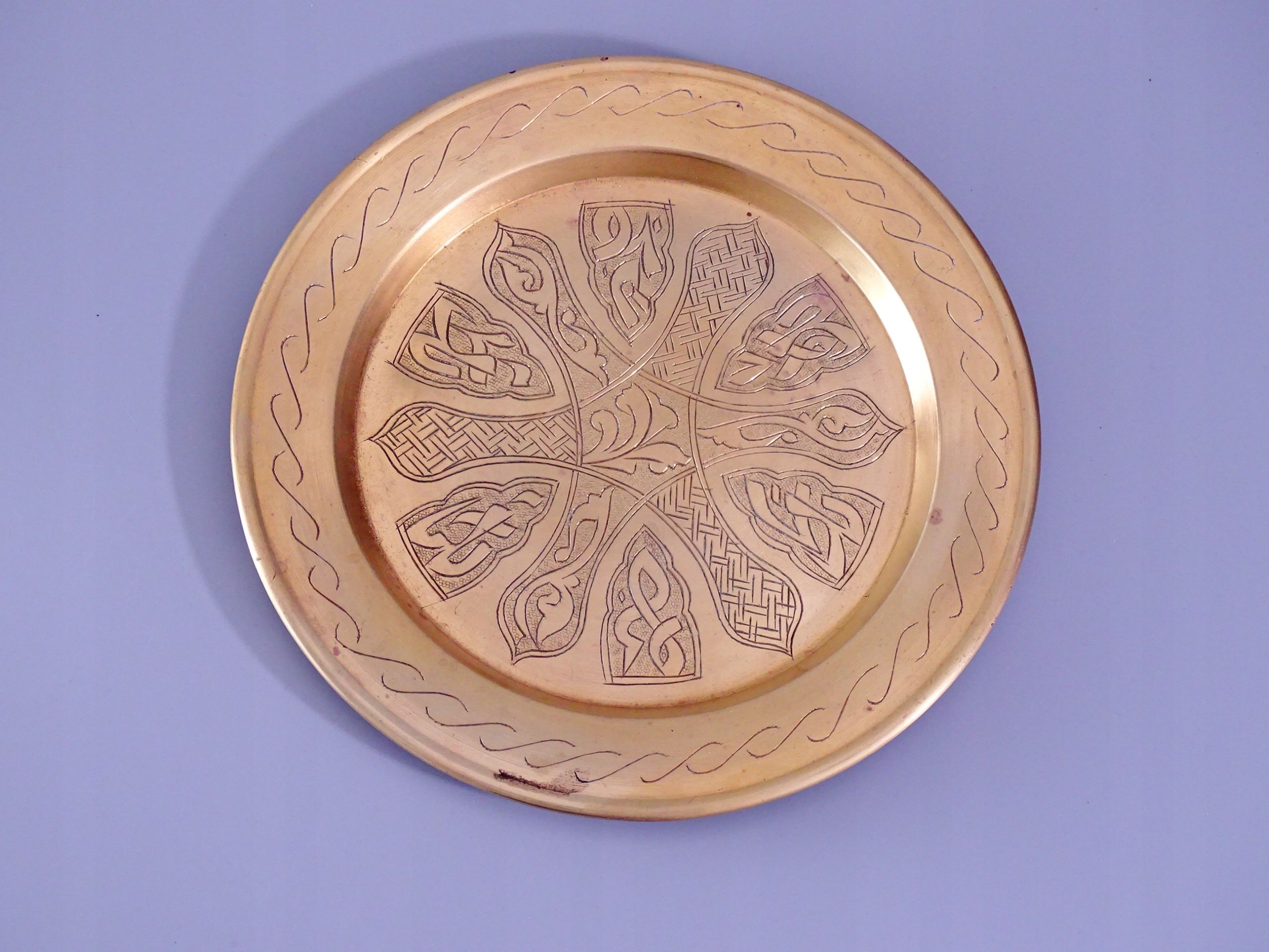 sztuka arabska piękny grawerowany talerz mosiądz
