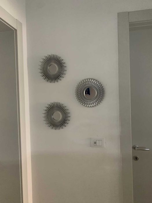 Dekoracja zestaw 3 luster w złotych ramkach do domu na ścianę