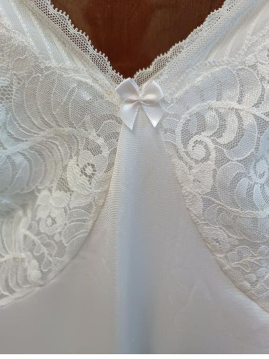 Жіноча нічна сорочка-комбінація