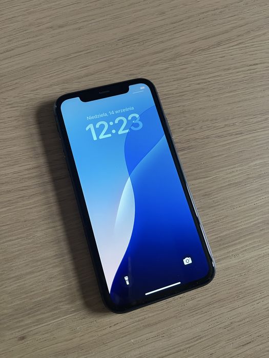 iPhone 11 128Gb czarny - stan bardzo dobry bateria 82%