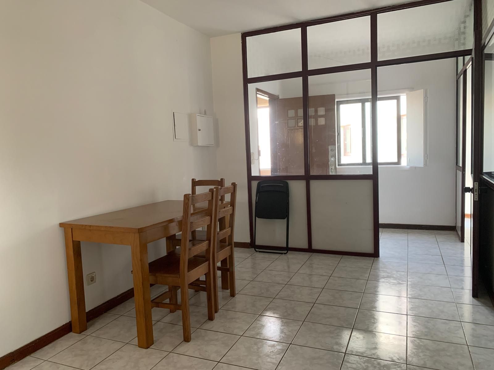 Alugo apartamento T2