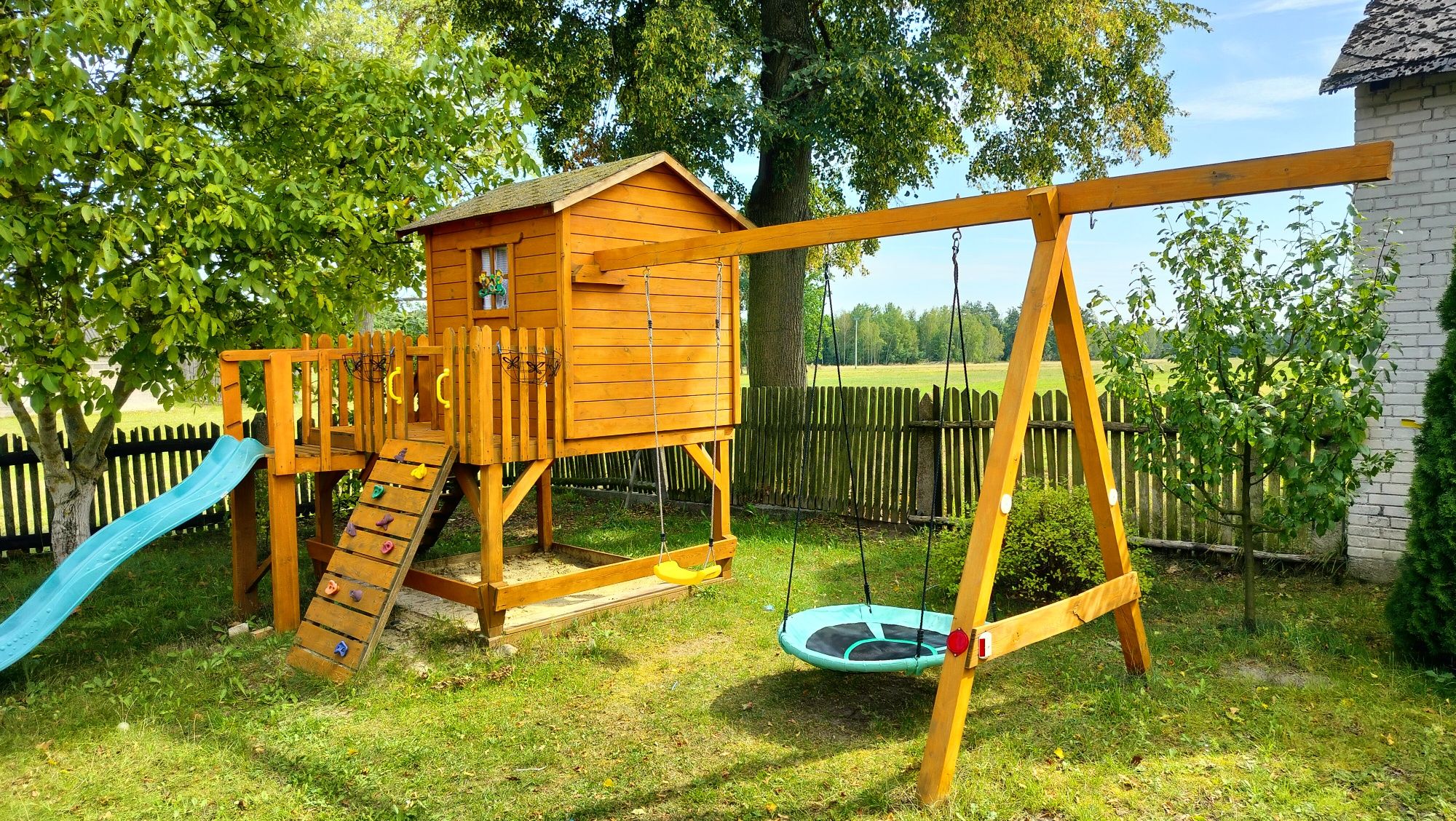 Plac zabaw Domek+piaskownica+huśtawki