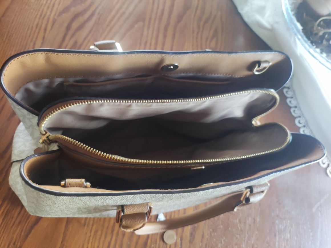 Vendo mala MK como nova