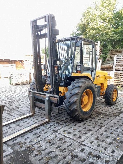 Wózek terenowy JCB 926