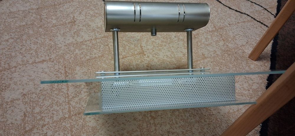 Люстра зі світлодіодною лампою.