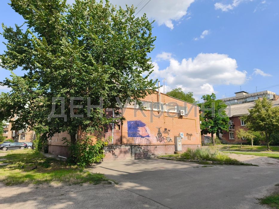 Продаж фасадної окремої будівлі під будь-який вид бізнесу