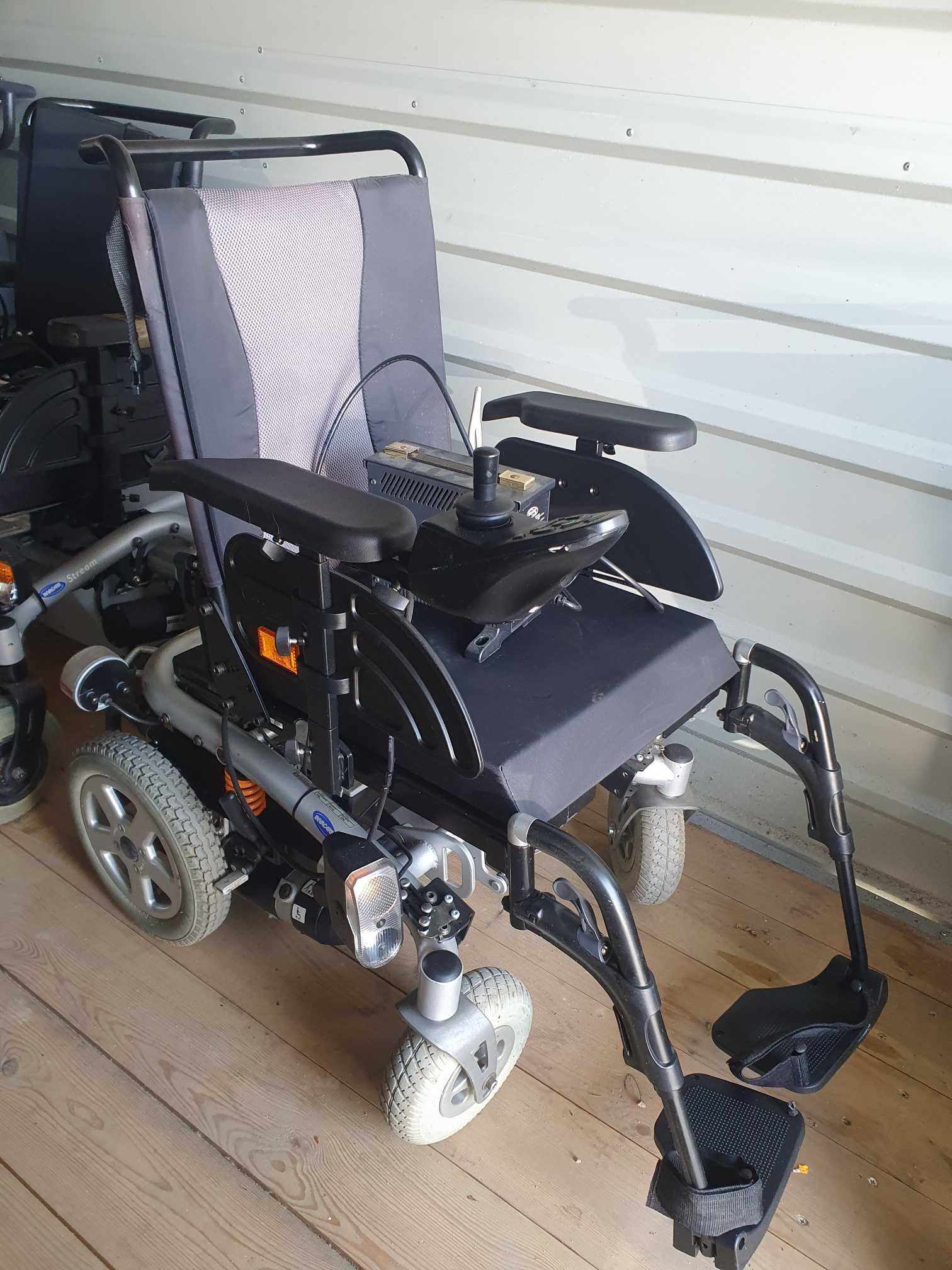 wózek inwalidzki elektryczny invacare bora siedzisko 45 cm - 19