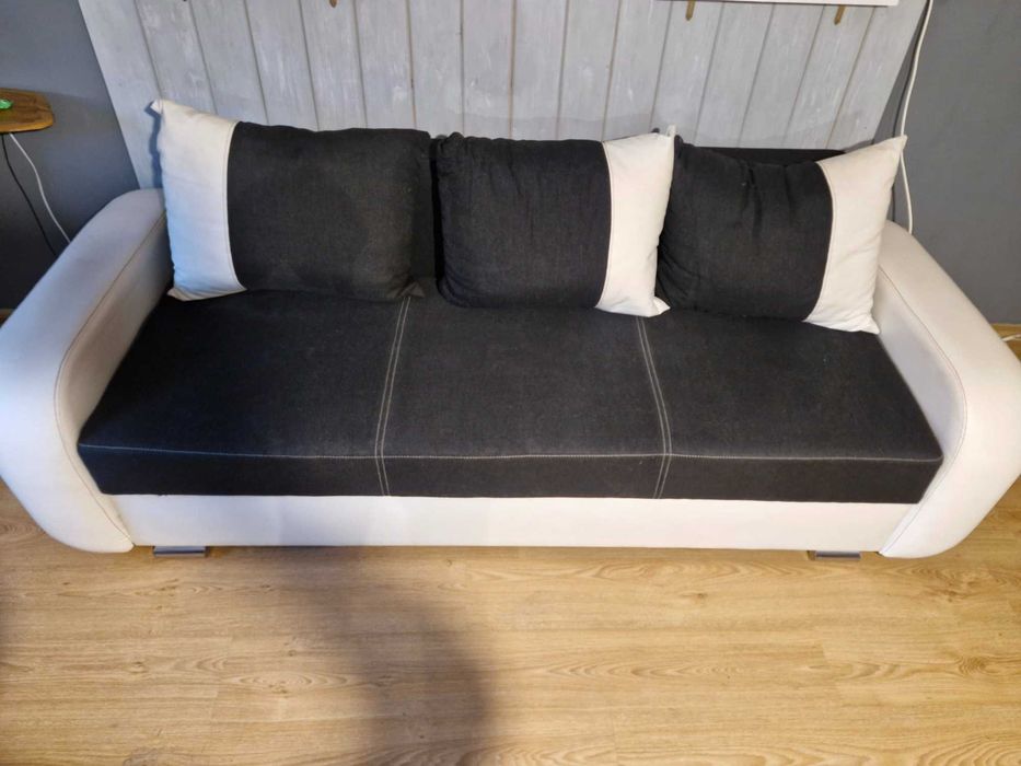 Sofa rozkładana 3 osobowa z poduszkami