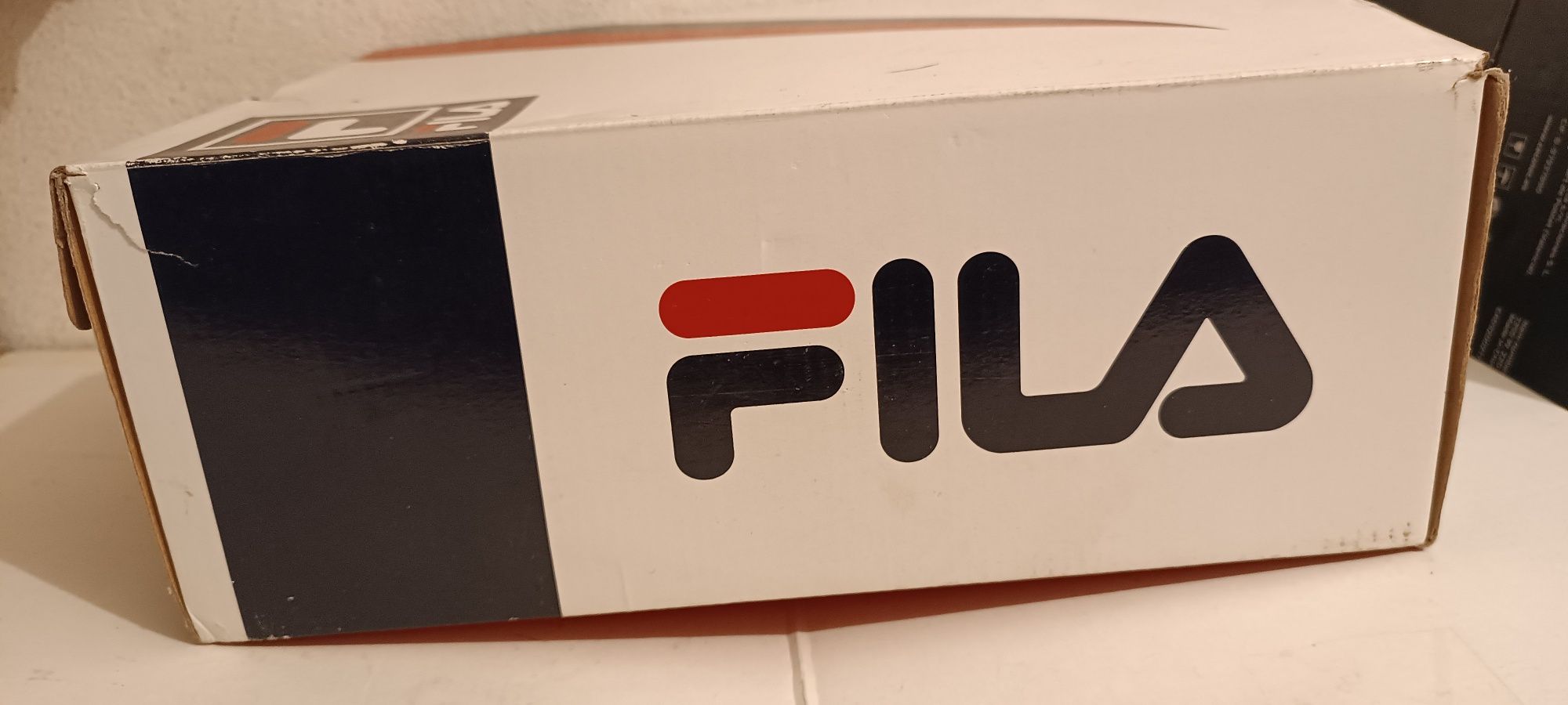 Sapatilhas Fila original tamanho 41 em caixa de origem