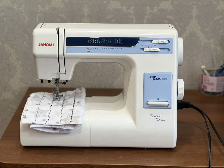 Швейна машина Janome My Excel 18W