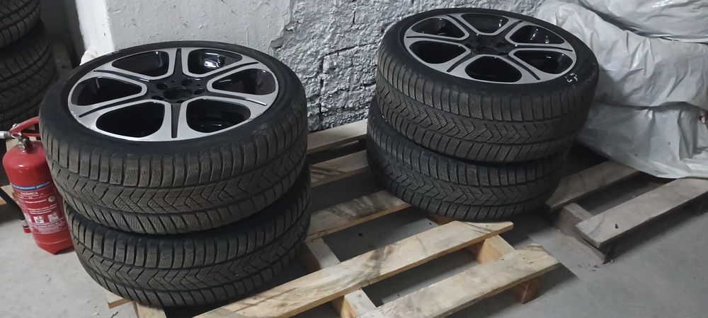 Felgi wraz z oponami (245/40/19) Mercedes 8Jx19H2 ET43 komplet
