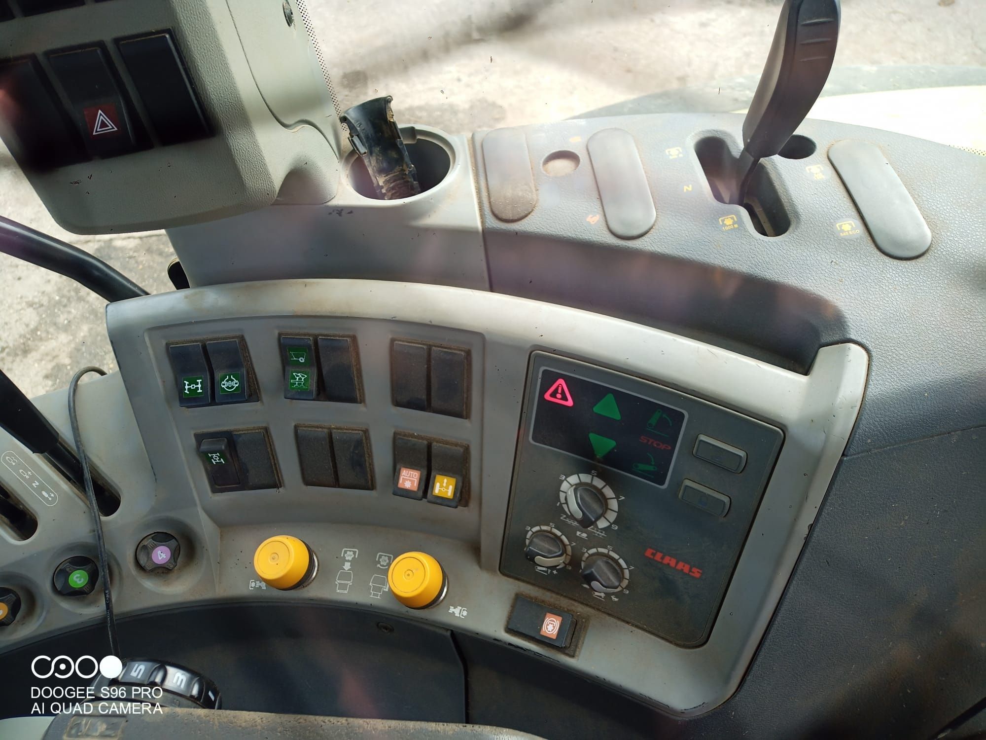 Claas  Axion 820
