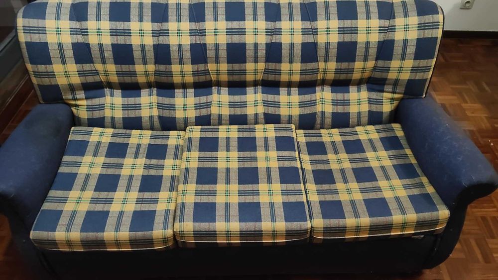 Sofá-Cama Usado com desgaste