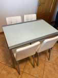 Vendo Conjunto de mesa + 4 cadeiras