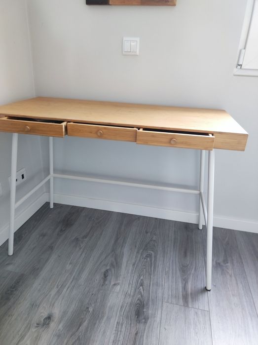 Secretária  1,02x0,49 cm