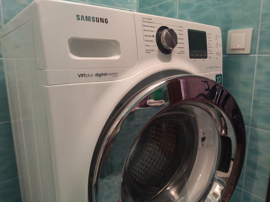 Продам стиральную машину Samsung WF1802 XEK