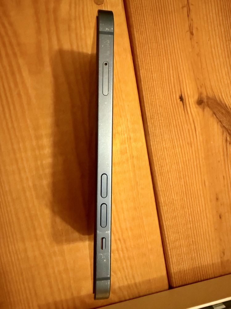 Iphone 13 128 GB stan Bardzo Dobry “z minusem”