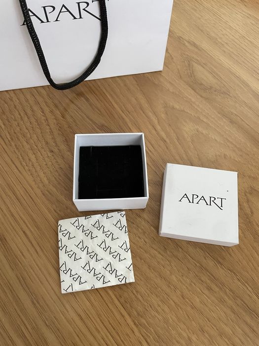 Biała torebka prezentowa i pudełko na biżuterię Apart