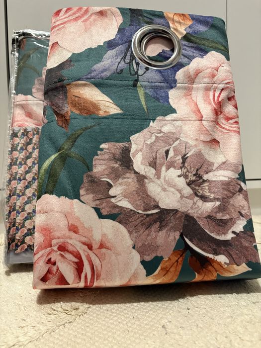 Zaslony zaciemniajace zestaw 140x250 przelotki kwiaty