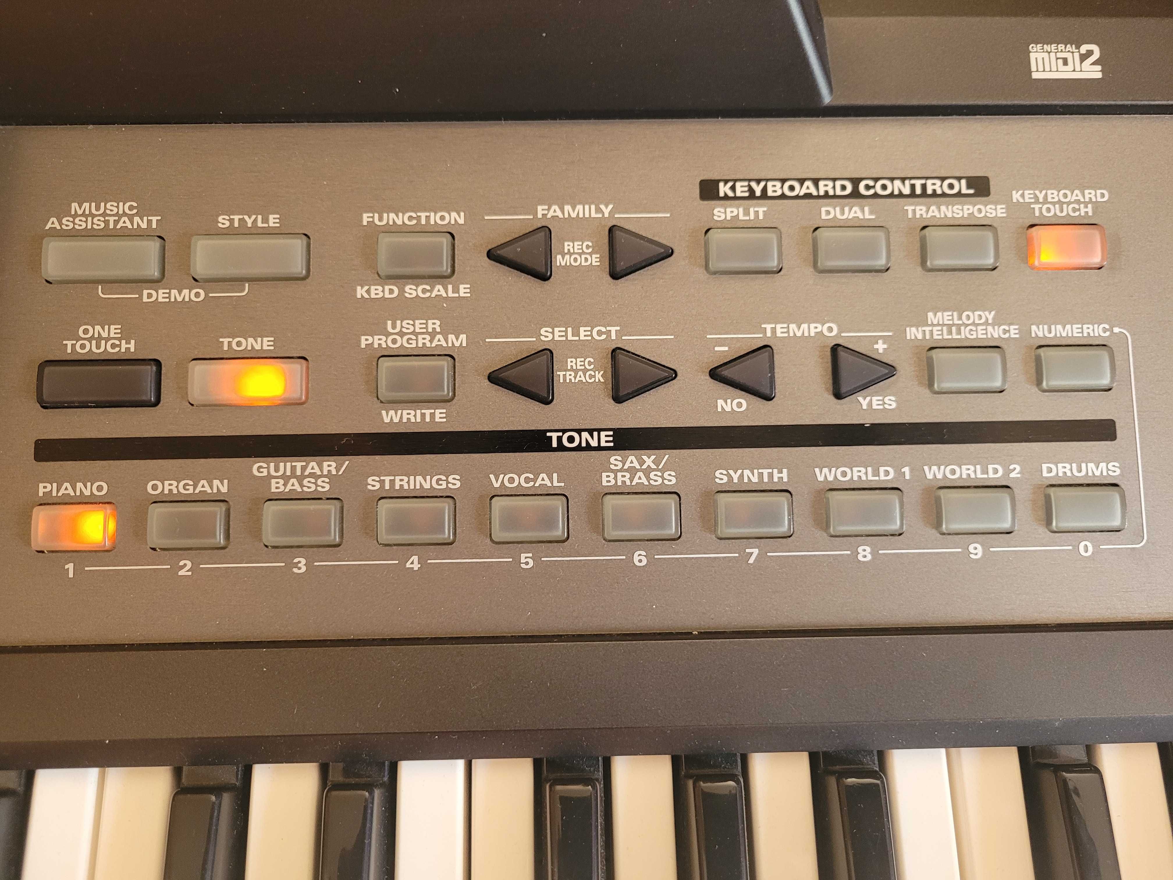 Syntezator , pianino , keyboard ,arranger  Roland E-09