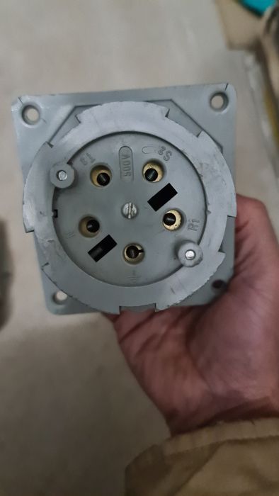 Tomada de alta tensao