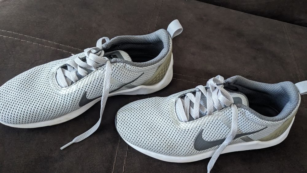Нові чоловічі кросівки фірми Nike