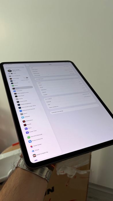 Apple iPad Pro 13" M4 WIFI 256GB com Magic Keyboard