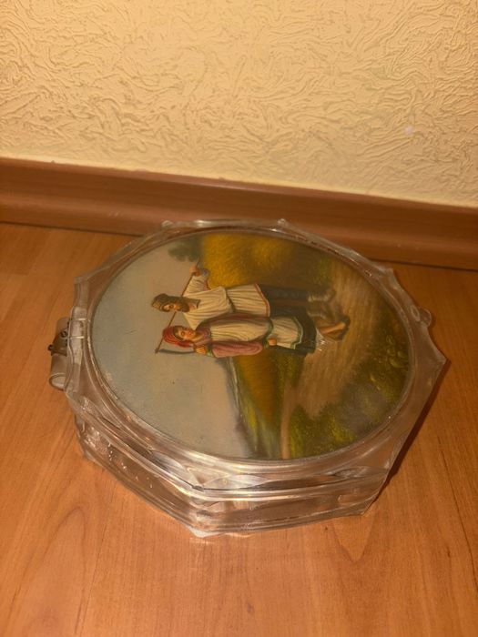 Скринька з малюнком часів СРСР