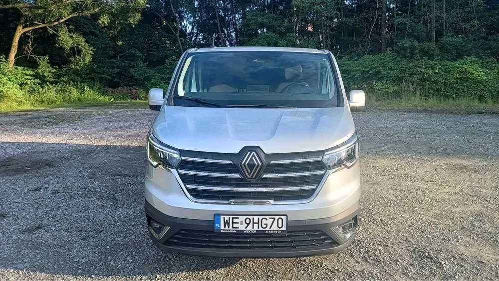 NOWY Renault Trafic 2025 – Wynajem Bus 9-osobowy | Terminy wakacyjne!