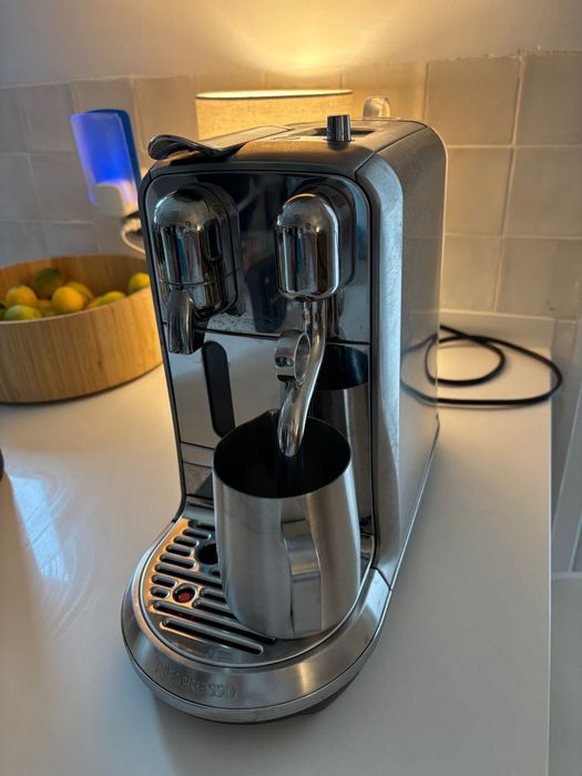 Máquina nespresso creatista plus