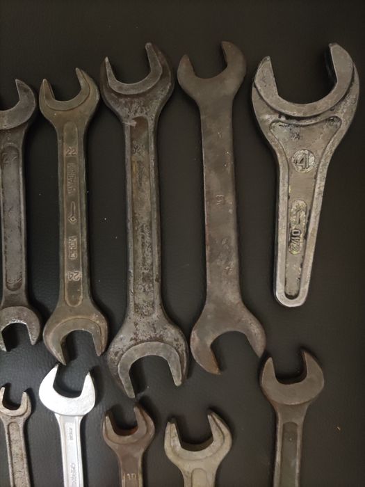 Лот Ключів різних розмірів