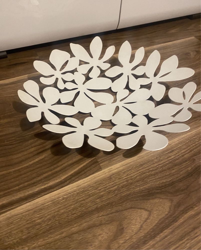 Misa patera biała kwiaty Ikea Stockholm metalowa talerz ozdobny